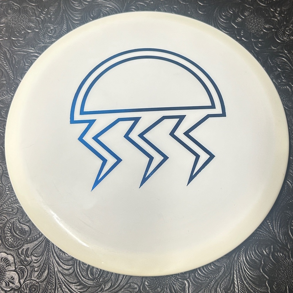 New Old Stock Innova made Discmania White S-Line MD3 Disc with Blue Stamp